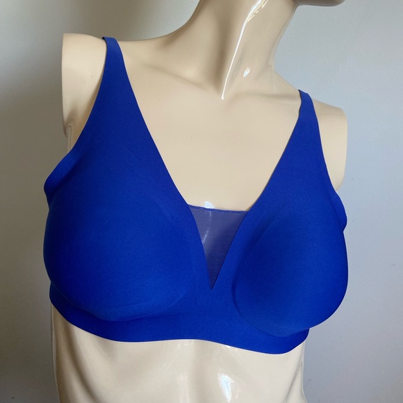 Knix M+ wireless bra in blue with plunging neckline and mesh detail - Picture 12 of 16